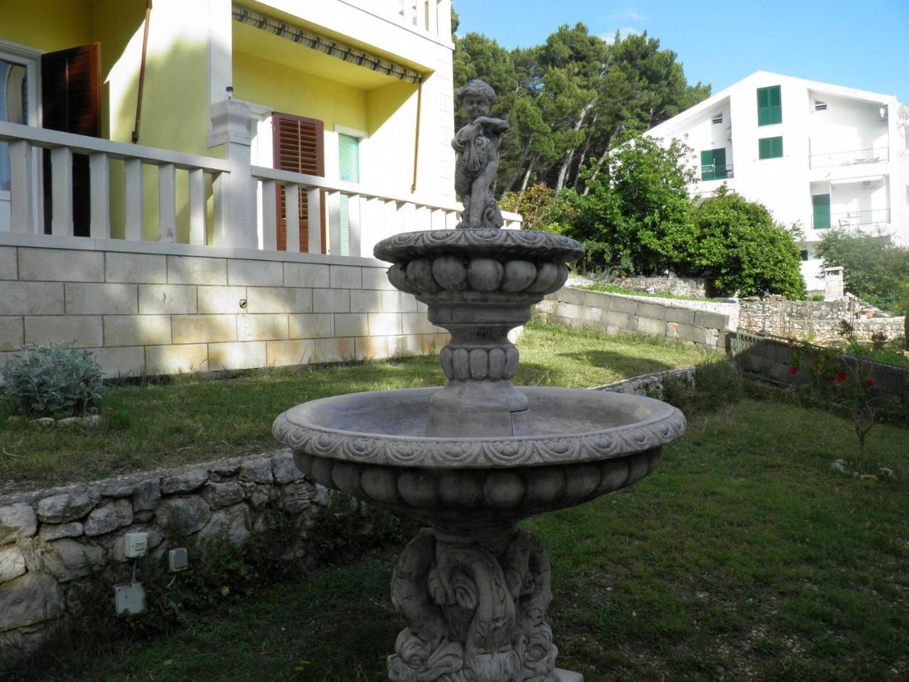 Apartments Angela - With Beautiful Courtyard Брела Экстерьер фото